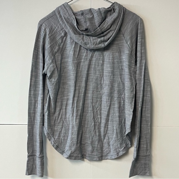 Women’s Under Armour Light Gray Lightweight Loose HeatGear Hoodie. Size SM/P/CH. - Picture 9 of 11